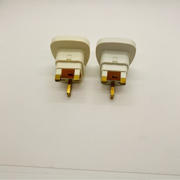 NWOT Travel Adapter US to UK/British Plug (2 in bundle) - Picture 6 of 7